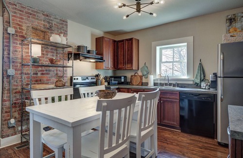 Bristol Apartment | Historic 1880 2-bedroom Downtown Apartment