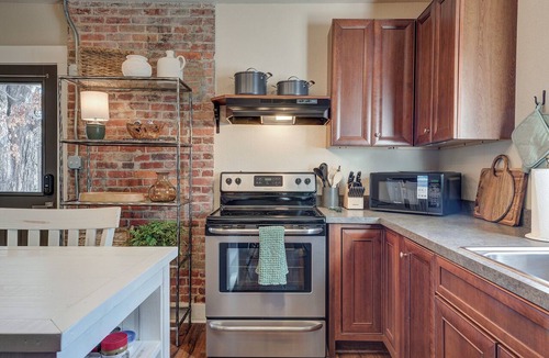 Bristol Apartment | Historic 1880 2-bedroom Downtown Apartment