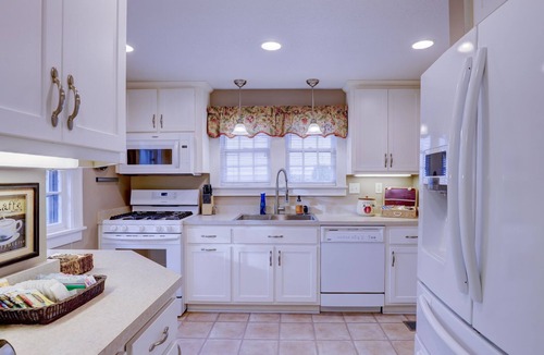 Decatur House | Historic 3 BR Home w/Game Room Near Millikin Univ.