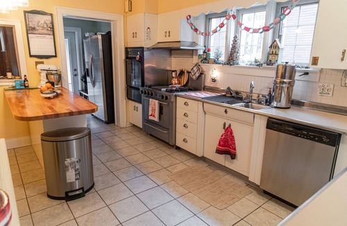Decatur House | Historic 5bd House w/Sunroom & 2 Fireplaces