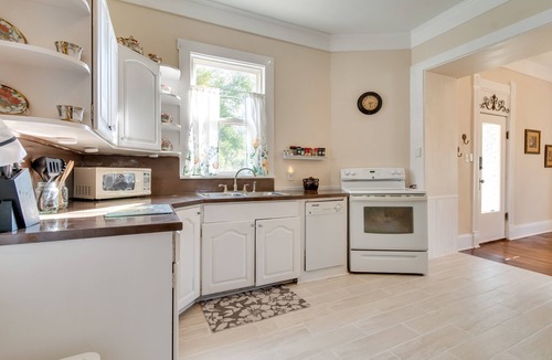 Charleston House | Historic Charleston Home < 1 Mi to University!