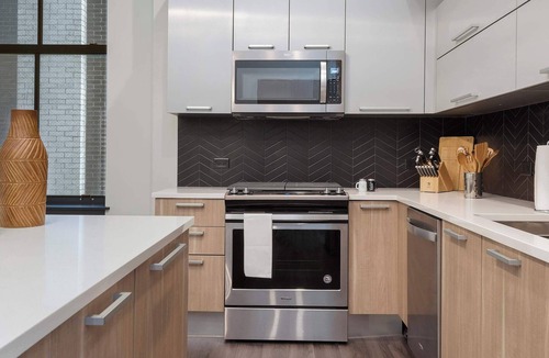 Downtown Chicago Apartment | Historic Charm + Modern Comfort for Tourists