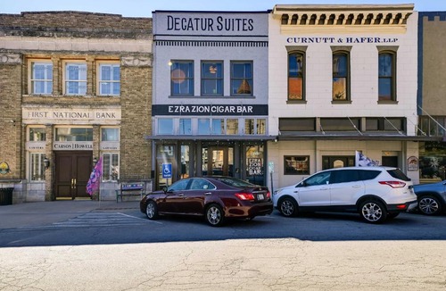 Decatur Apartment | Historic Decatur Apt with City Square Views