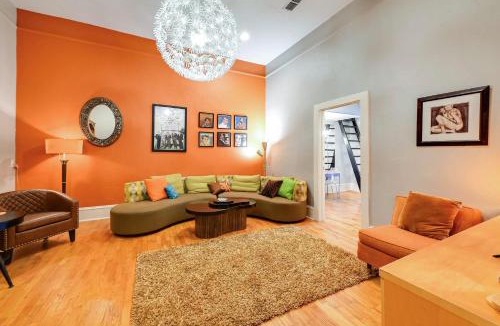 Decatur Apartment | Historic Decatur Apt with City Square Views