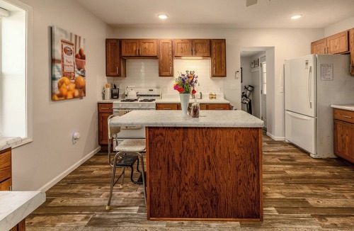 Alto Pass House | Historic Farm Cottage at Rendleman Orchards