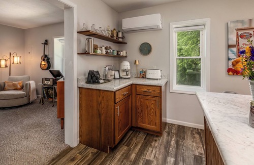 Alto Pass House | Historic Farm Cottage at Rendleman Orchards