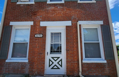 Nauvoo House | Historic Gem 1840's newly furnished brick house.