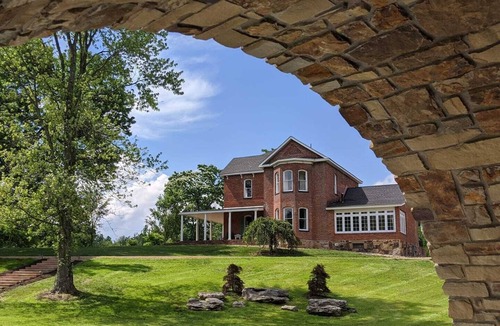 Alto Pass House | Historic Home, Modern & Charming Decor, Wine Trail, Private Rental