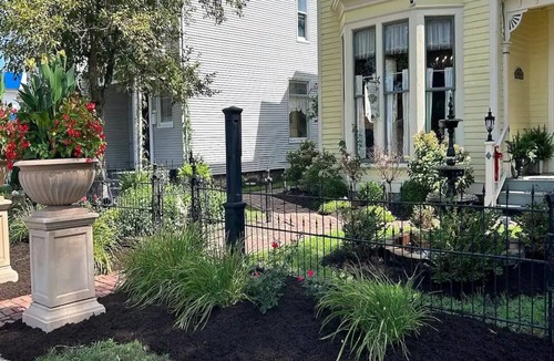 Murphysboro House | Historic Hull House INN - Housen