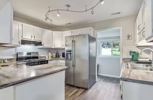 Lebanon House | Historic Lebanon - 2 bed, 2 bath house. Wi-fi, AC, kitchen, laundry