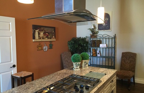 La Salle Apartment | Historic Loft Close To Starved Rock State Park, Buffalo Rock Park, I&M Canal