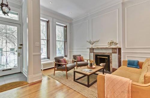 Gold Coast House | Historic luxury Townhouse in Downtown Chicago