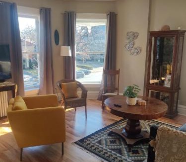 Oak Park Apartment | Historic Oak Park Home for 6/Hemingway District