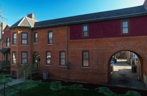 Roseland House | Historic Pullman Townhouse