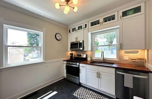 Kankakee House | Historic Sheridan House - Spacious and Stylish!