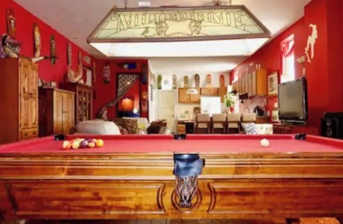 Springfield House | Historic skatepark w/Hot Tub located near Abe Lincoln's home!