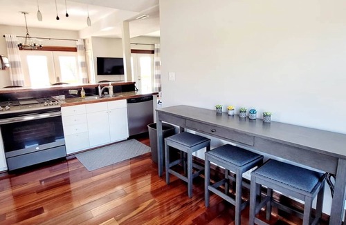 Grafton House | Historic Updated in the Heart of Grafton, IL - Sleeps 16!