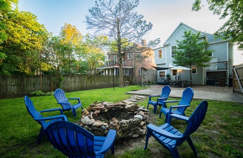 Elco House | Historic Victorian - Walkable to Downtown Cape Girardeau - King Bed - Fast Wifi