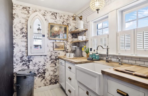 Leipers Fork House | History Meets Luxury - Dreamy Sweeney Cottage
