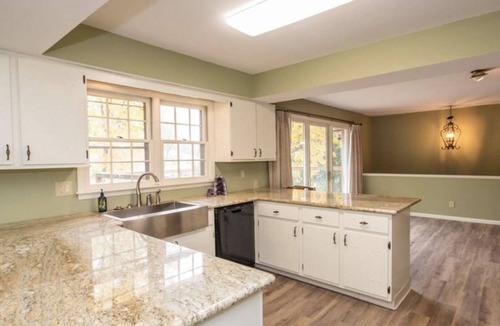Peoria House | HOLIDAY DISCOUNT, WATER FRONT! CLOSE TO THE MALL! PERFECT FOR HOLIDAY GETAWAY!