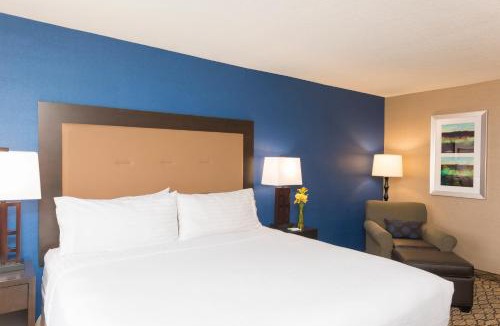 Elk Grove Village Hotel | Holiday Inn Chicago - Elk Grove, an IHG Hotel