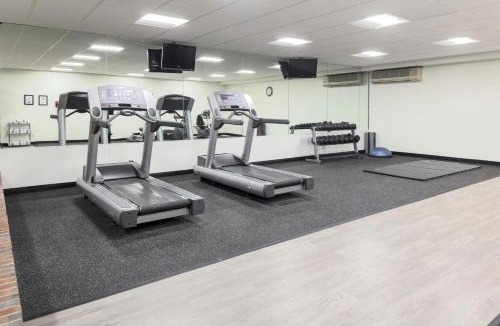 Countryside Hotel | Holiday Inn Chicago SW-Countryside ConfCtr by IHG