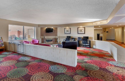 Downers Grove Hotel | Holiday Inn Express Chicago-Downers Grove, an IHG Hotel
