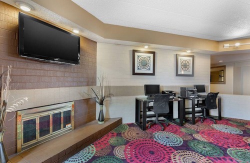 Downers Grove Hotel | Holiday Inn Express Chicago-Downers Grove, an IHG Hotel