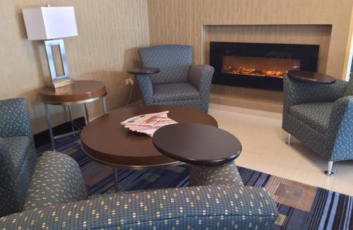 Arlington Heights Hotel | Holiday Inn Express Chicago NW - Arlington Heights by IHG