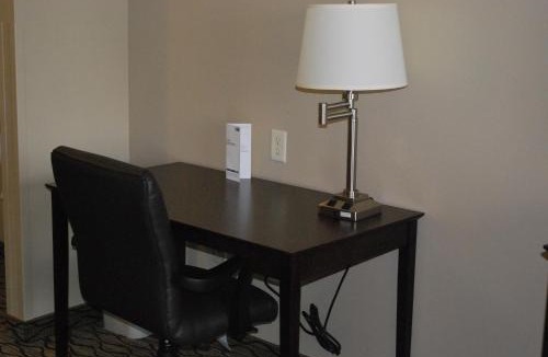 Bloomington Hotel | Holiday Inn Express Bloomington West by IHG
