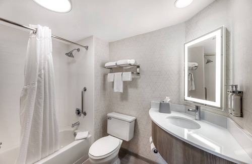 Crestwood Hotel | Holiday Inn Express Crestwood by IHG