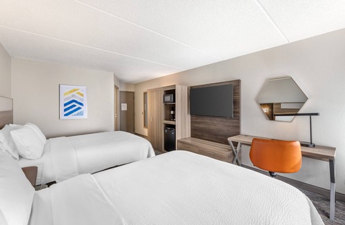 Crestwood Hotel | Holiday Inn Express Crestwood by IHG