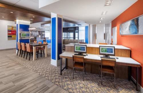 Peoria Hotel | Holiday Inn Express East Peoria - Riverfront by IHG