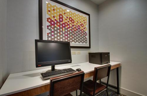 Morris Hotel | Holiday Inn Express Hotel & Suites Morris by IHG