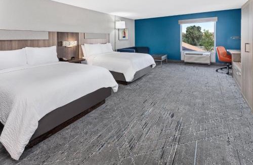 Algonquin Hotel | Holiday Inn Express Hotel & Suites Chicago-Algonquin by IHG