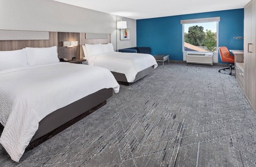Algonquin Hotel | Holiday Inn Express Hotel & Suites Chicago-Algonquin by IHG