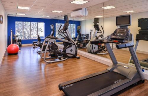 Champaign Hotel | Holiday Inn Express Hotel & Suites Urbana-Champaign-U of I Area by IHG