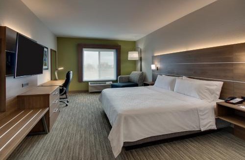 Waukegan Hotel | Holiday Inn Express Hotel & Suites Waukegan/Gurnee by IHG