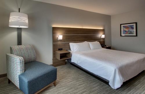 Waukegan Hotel | Holiday Inn Express Hotel & Suites Waukegan/Gurnee by IHG