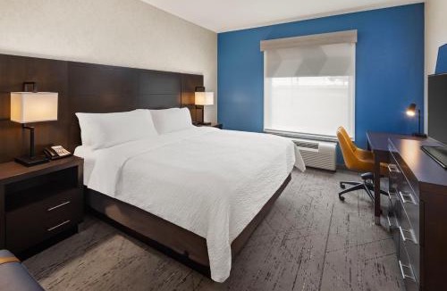 Quad Cities Hotel | Holiday Inn Express Moline - Quad Cities Area by IHG