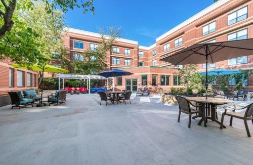 Naperville Hotel | Holiday Inn Express Naperville by IHG