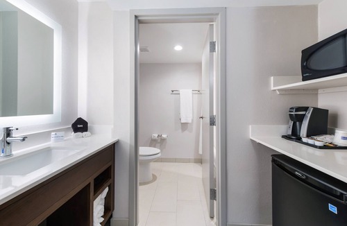 Naperville Hotel | Holiday Inn Express Naperville by IHG