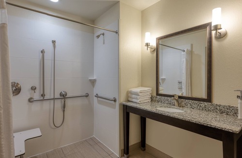 Edwardsville Hotel | Holiday Inn Express & Suites Edwardsville by IHG
