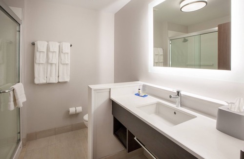 Murphysboro Hotel | Holiday Inn Express & Suites Murphysboro - Carbondale by IHG