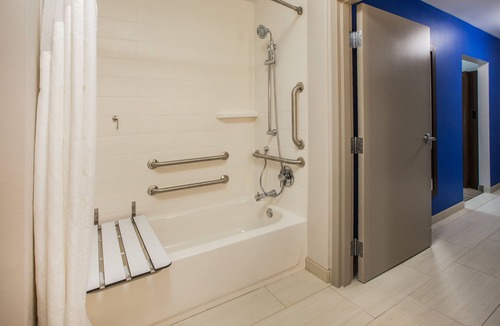 Effingham Hotel | Holiday Inn Express & Suites Effingham by IHG