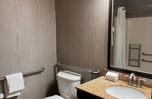 Riverwoods Hotel | Holiday Inn Express & Suites Chicago-Deerfield/Lincolnshire by IHG
