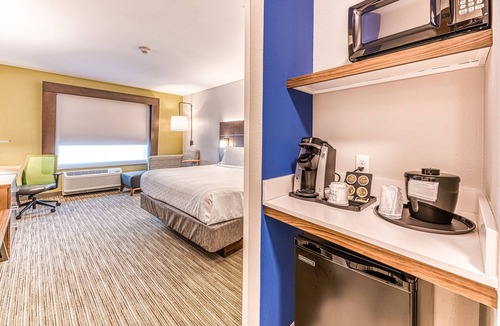 Rantoul Hotel | Holiday Inn Express & Suites Rantoul by IHG