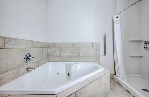 Vandalia Hotel | Holiday Inn Express & Suites Vandalia by IHG
