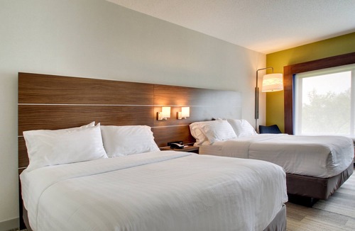 Aurora Hotel | Holiday Inn Express & Suites Aurora - Naperville by IHG