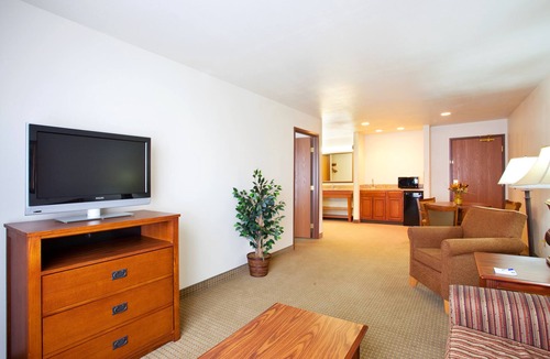 Mattoon Hotel | Holiday Inn Express & Suites Mattoon by IHG